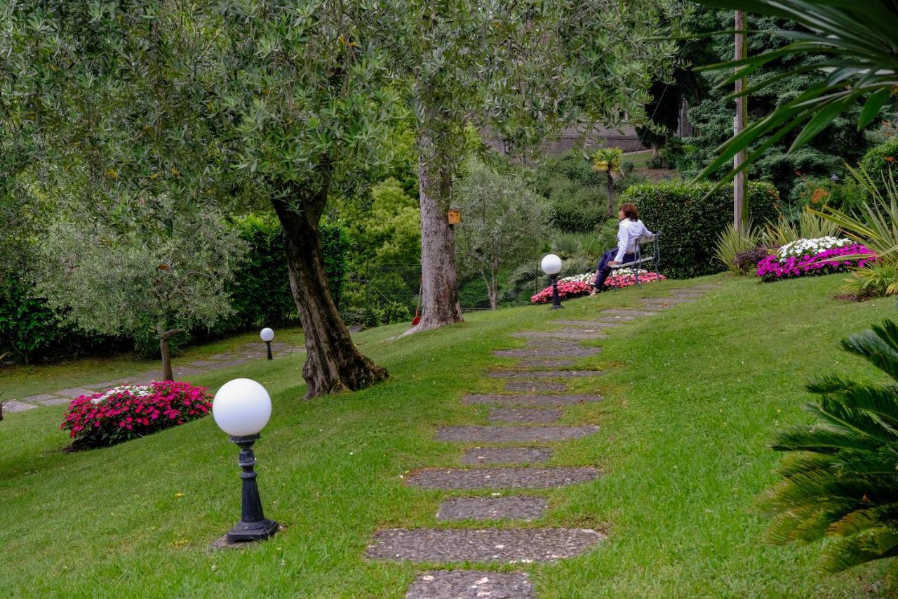 Hotel Bellevue Gardone Riviera Luaran gambar