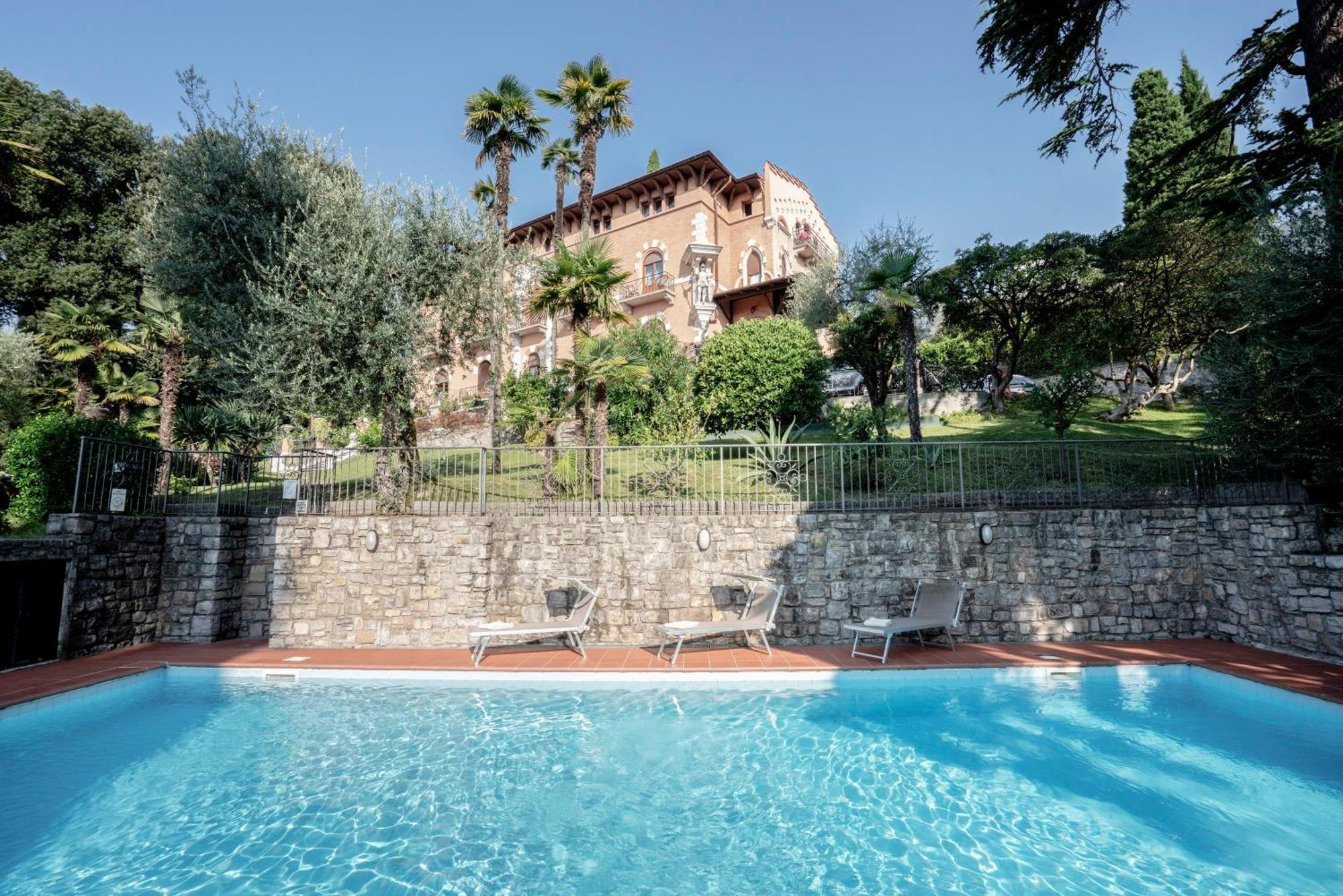 Hotel Bellevue Gardone Riviera Luaran gambar