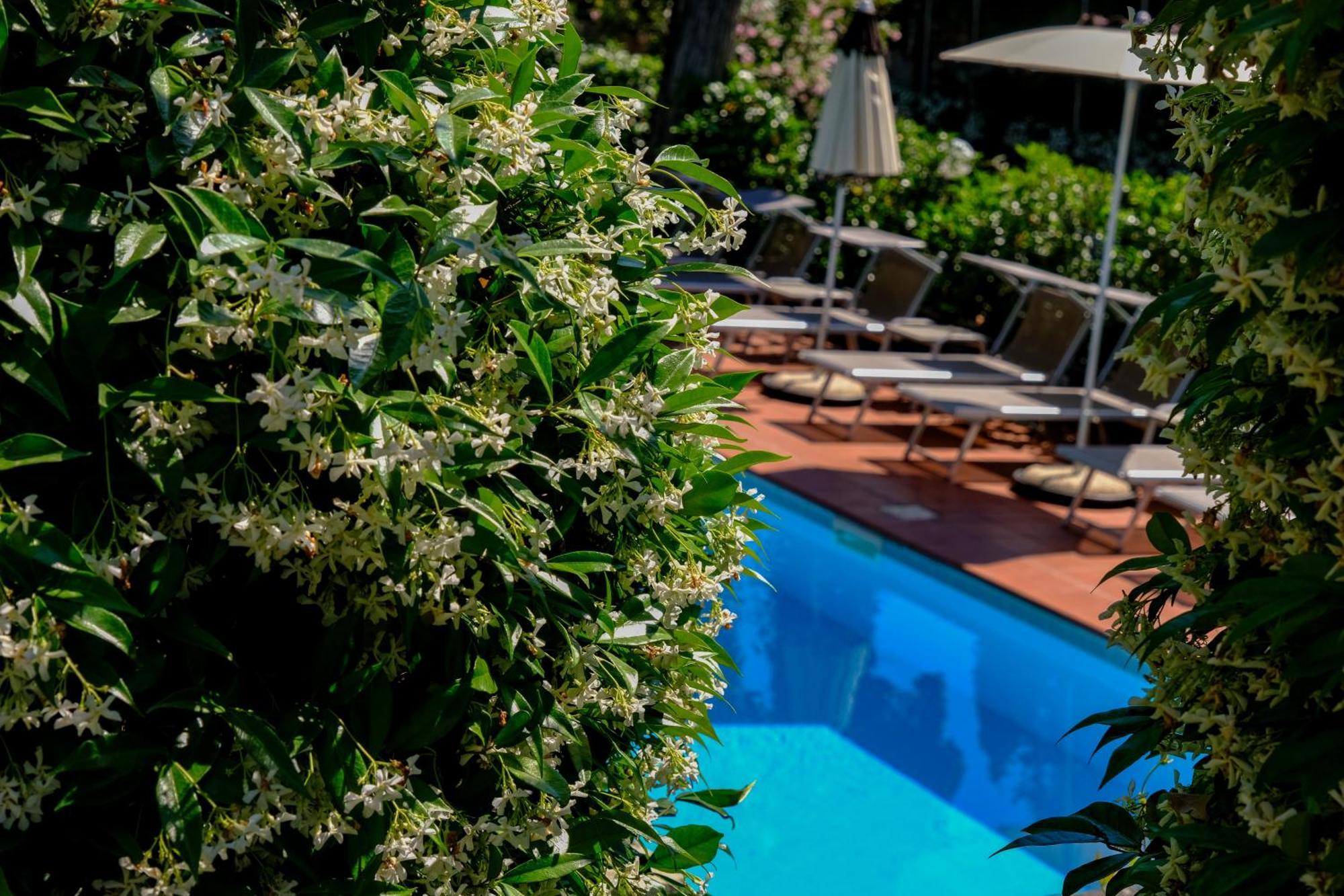 Hotel Bellevue Gardone Riviera Luaran gambar