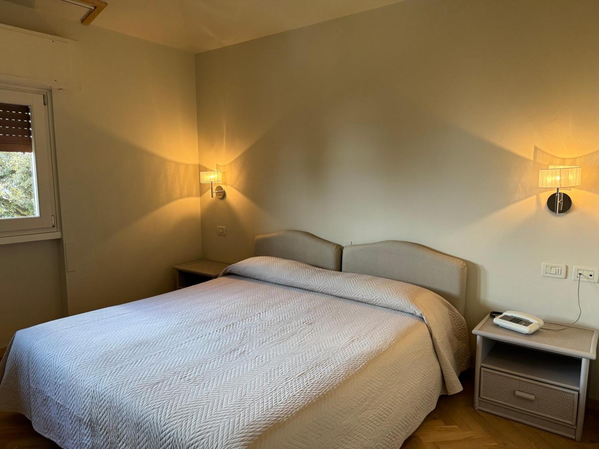 Hotel Bellevue Gardone Riviera Luaran gambar
