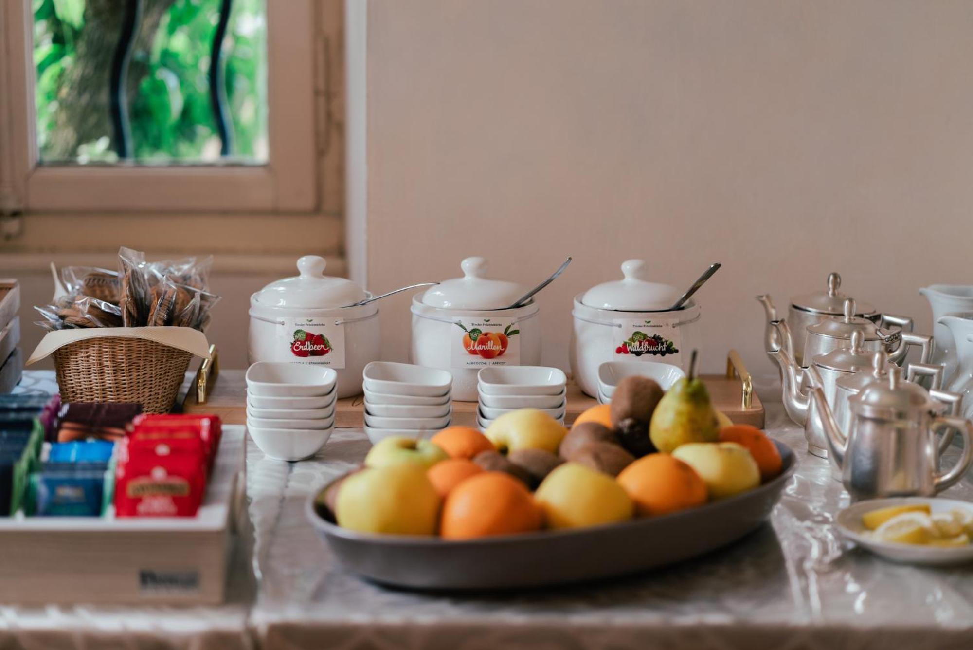Hotel Bellevue Gardone Riviera Luaran gambar