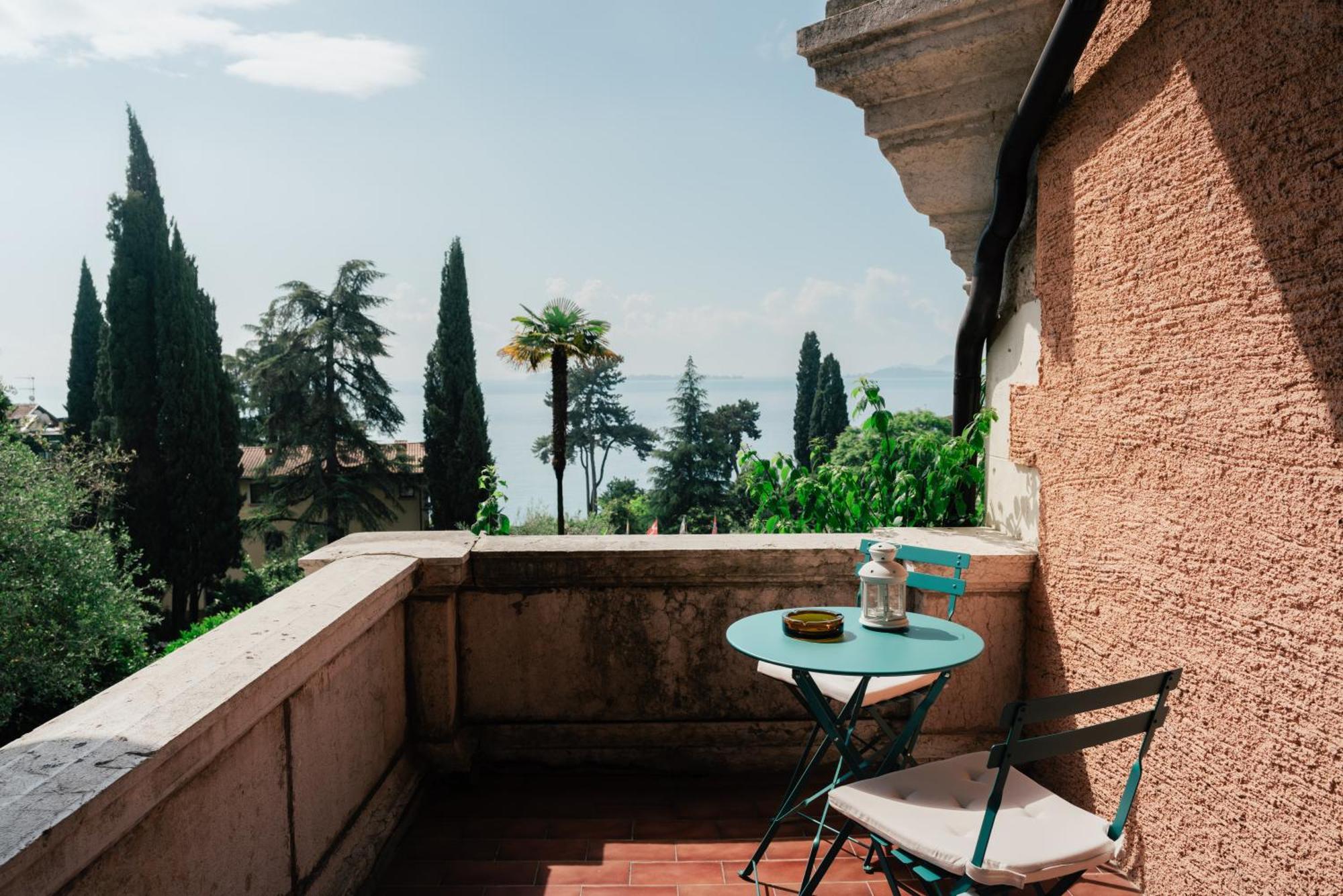 Hotel Bellevue Gardone Riviera Luaran gambar