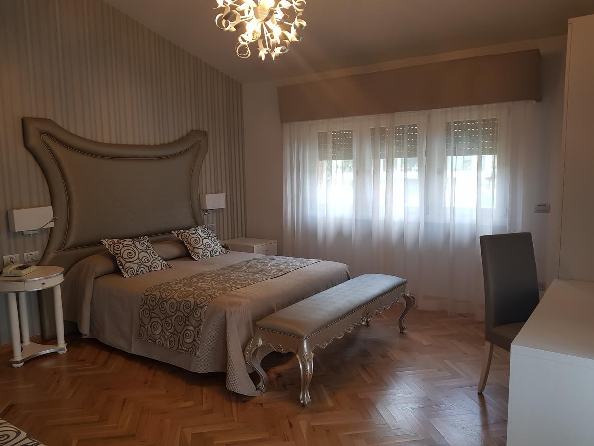 Hotel Bellevue Gardone Riviera Luaran gambar